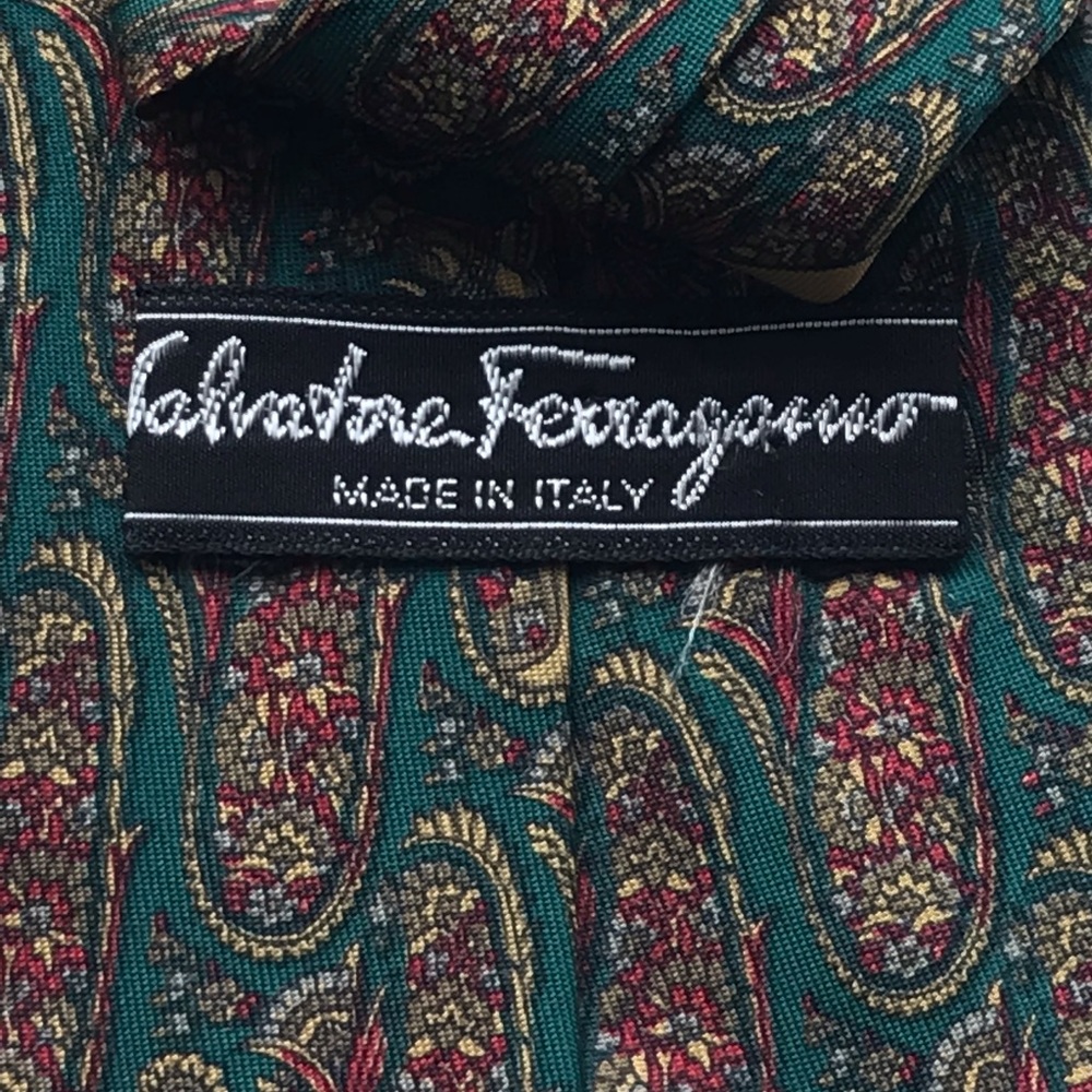 Salvatore Ferragamo x vintage tie